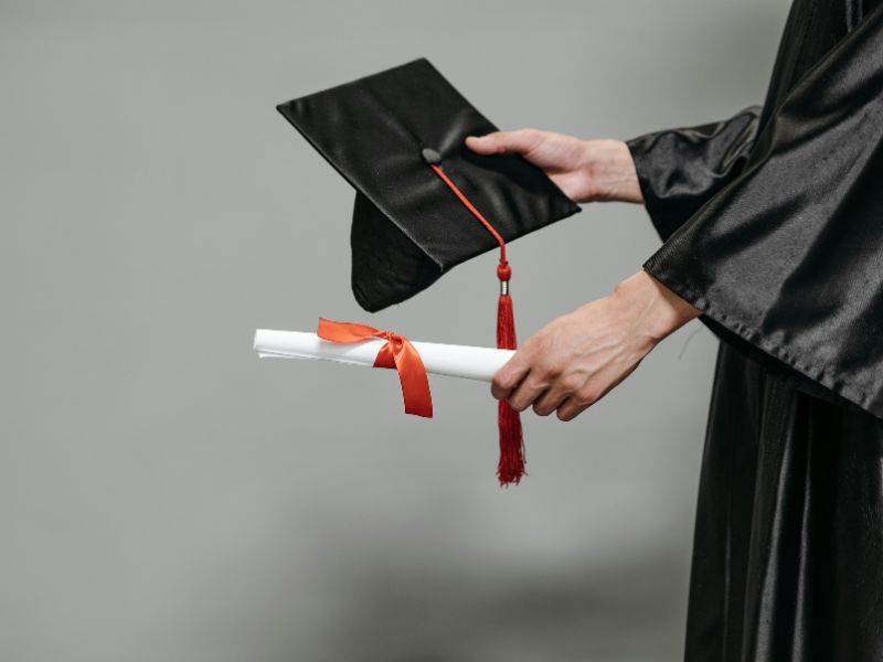 pós-graduação é especialização e conhecimentos