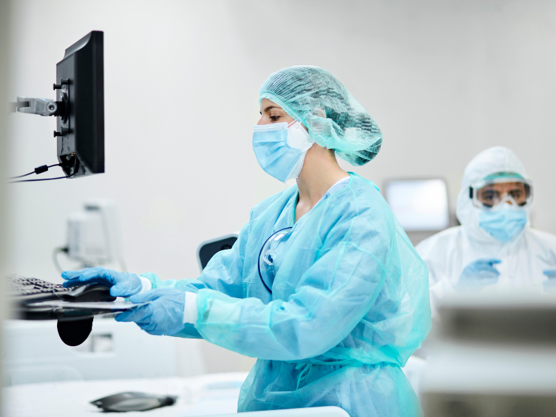 cuidados de enfermagem com pacientes críticos em UTI profissional