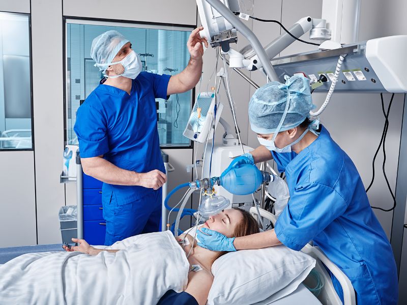 como é a residência de medicina intensiva uti