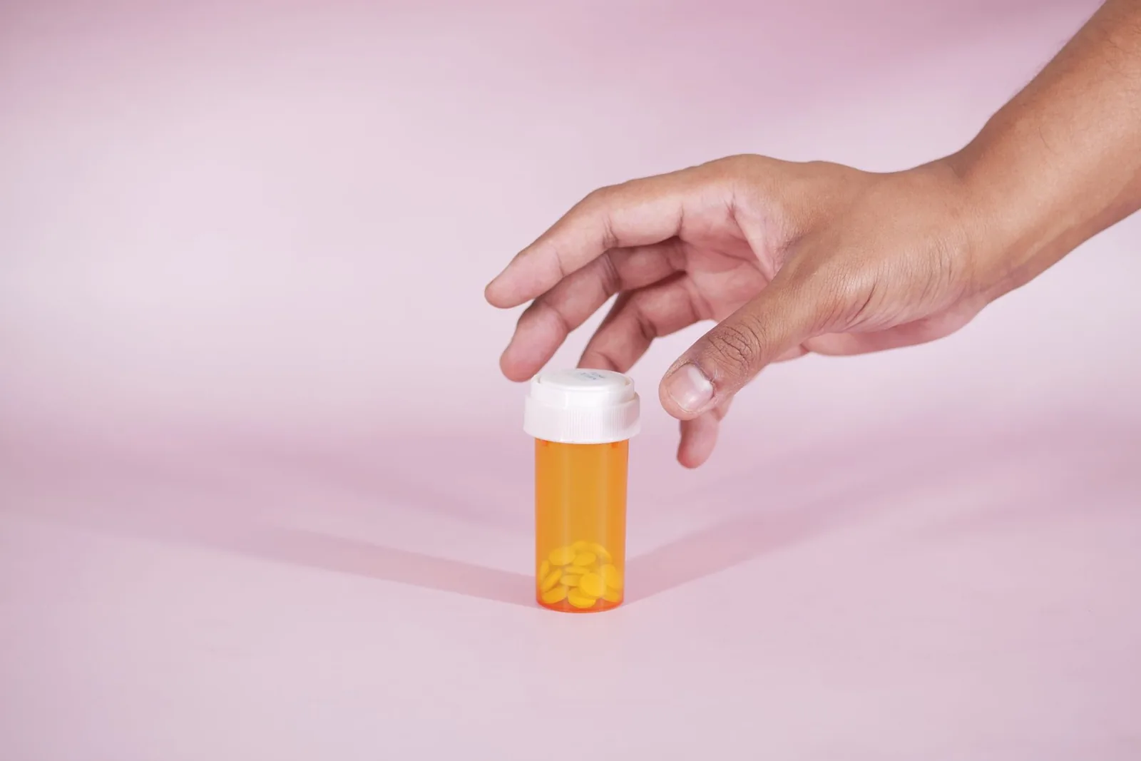 A retirada gradual previne a abstinência aos benzodiazepínicos.