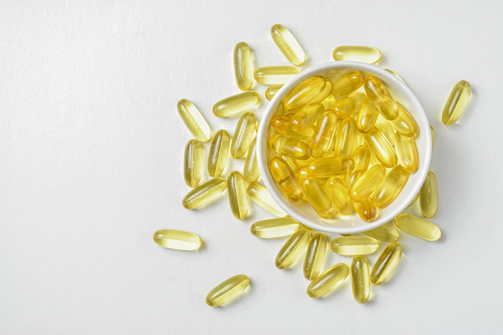 A reposição de vitamina D é guiada pelo nível sérico e pelo grupo de risco.